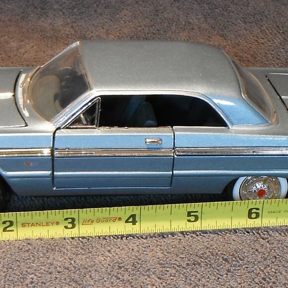 1964 CHEVROLET IMPALA 2DR HARDTOP 1:24SCALE DIE-CAST METAL - Picture 1 of 5